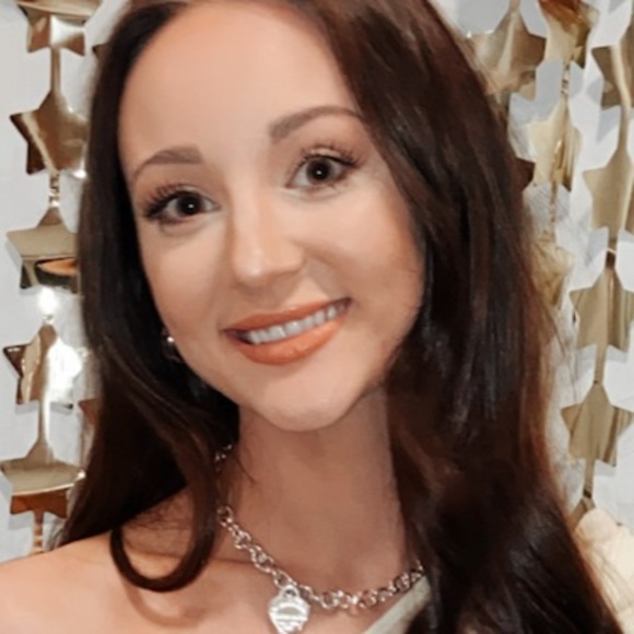 Meet your Posher, Rachel - Picture 1 of 1